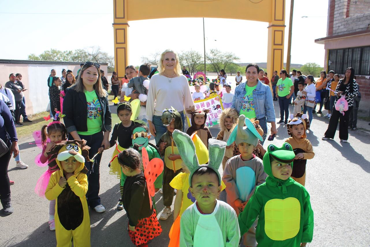 ALCALDESA DE MÚZQUIZ DISFRUTA EL DESFILE DE INICIO DE PRIMAVERA CON ALUMNOS DEL JARDÍN DE NIÑOS JOSÉ MARÍA PINO SUÁREZ