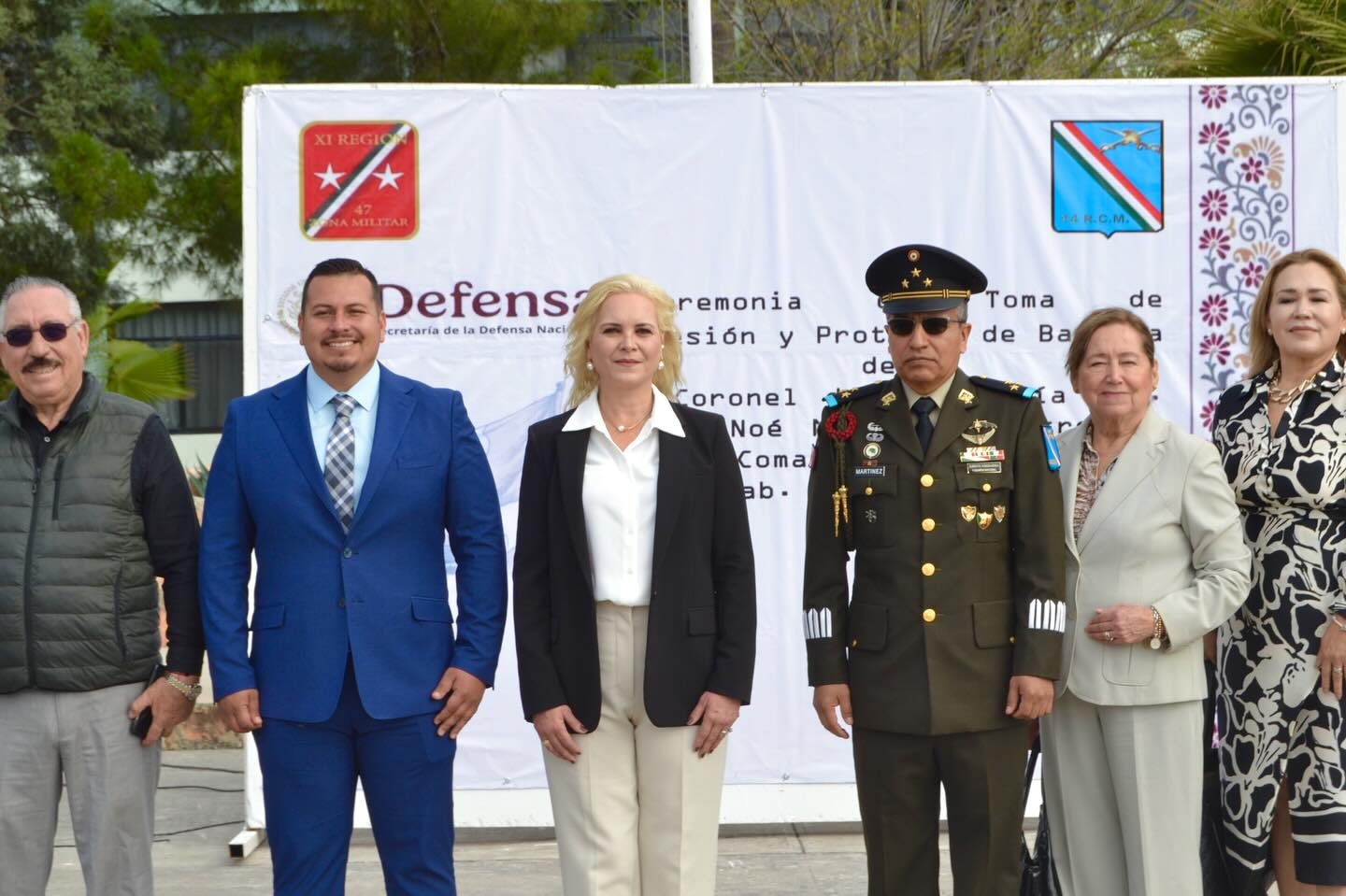LA ALCALDESA DE MÚZQUIZ, LAURA JIMÉNEZ, ASISTE A LA TOMA DE POSESIÓN DEL NUEVO COMANDANTE DEL 14º REGIMIENTO DE CABALLERÍA MOTORIZADO