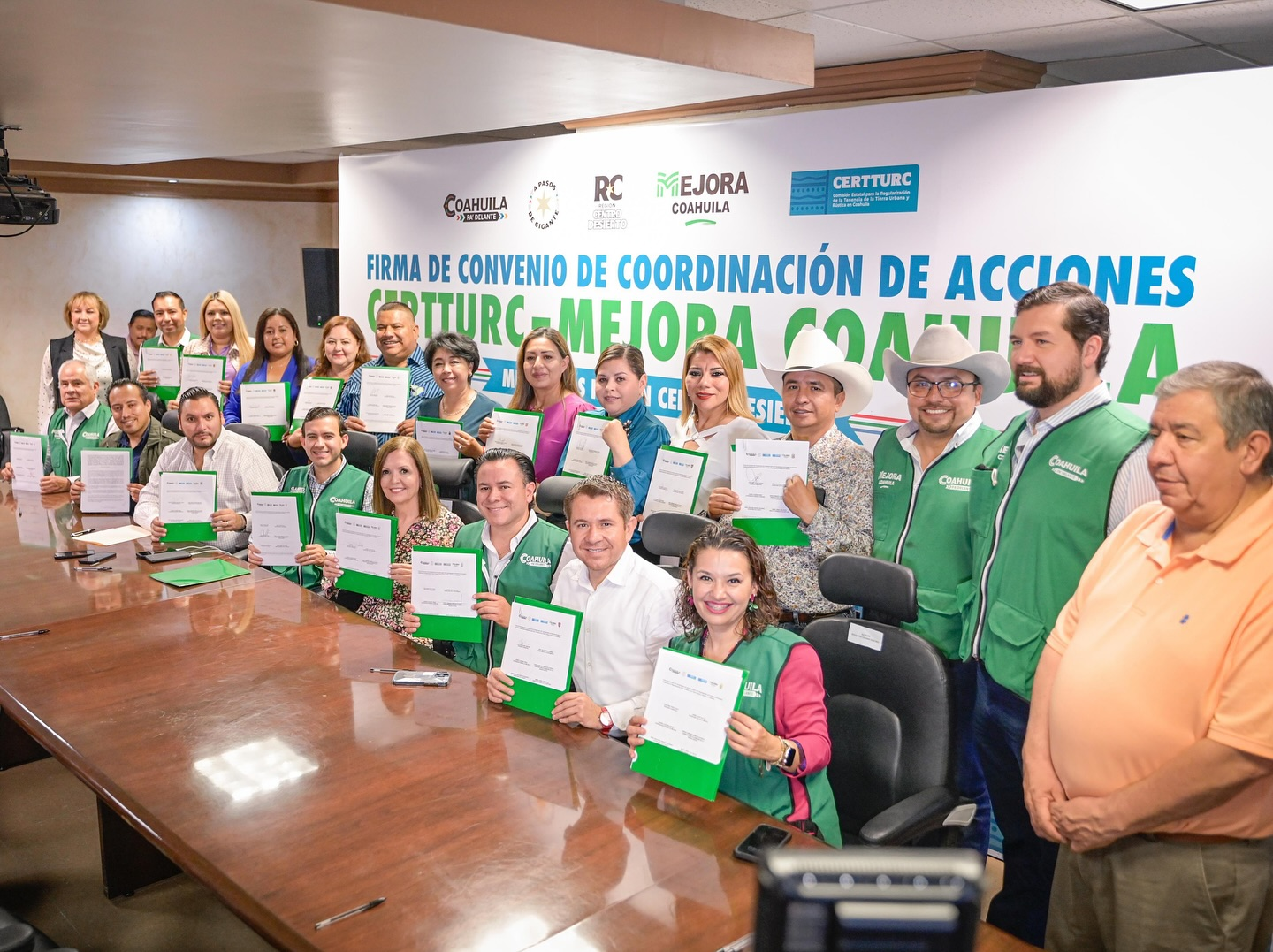 ALCALDE DE MONCLOVA, CARLOS VILLARREAL, FIRMA CONVENIO DE COORDINACIÓN CON MEJORA COAHUILA Y CERTTURC PARA BENEFICIO DE LA REGIÓN CENTRO DESIERTO
