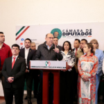 EVIDENCIA RUBÉN MOREIRA QUE 31 CONGRESOS ESTATALES HAN APROBADO REFORMA DE SALARIOS MÍNIMOS PROFESIONALES, PERO MORENA EN EL SENADO NIEGA DECLARATORIA