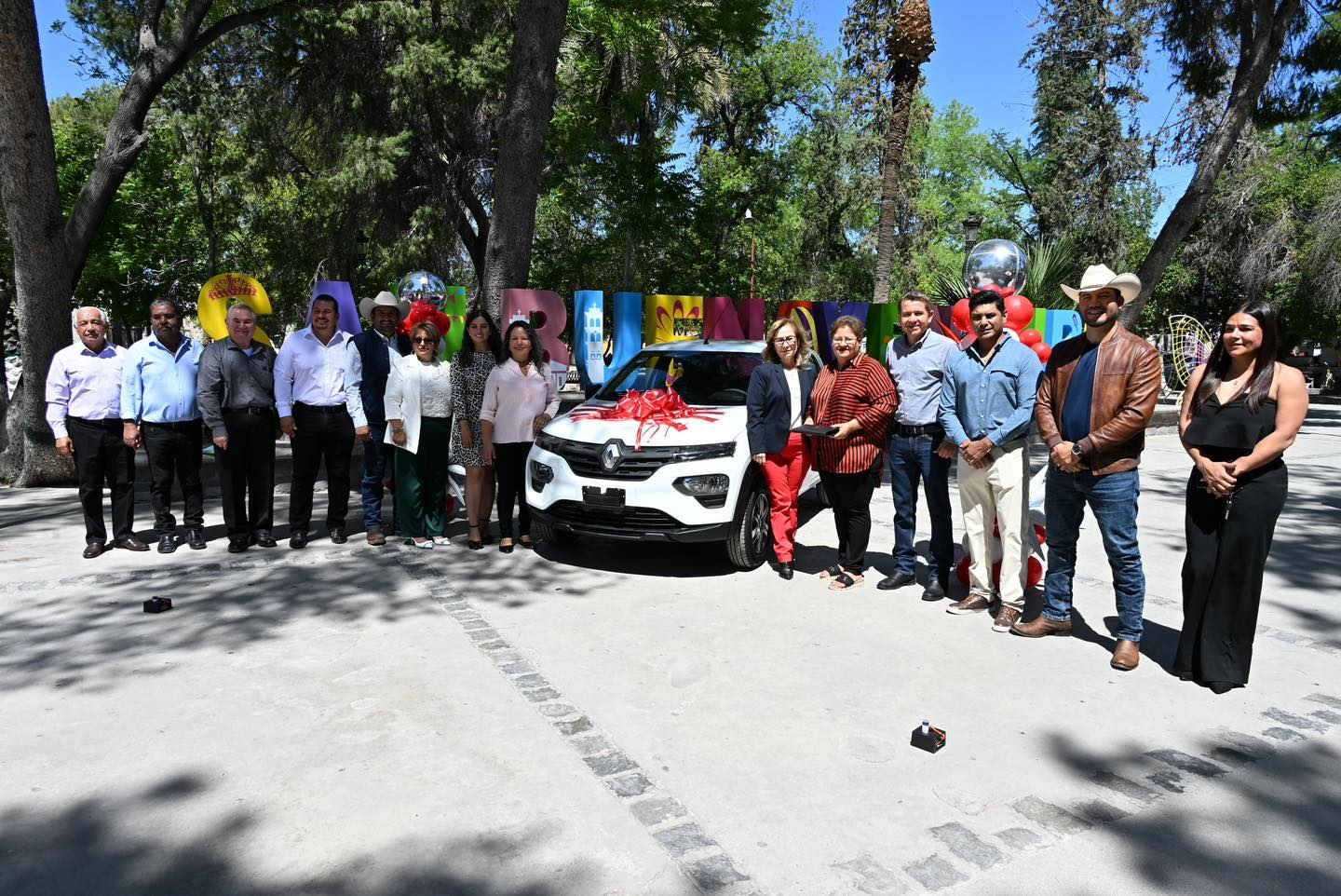 RECONOCEN A CONTRIBUYENTE CUMPLIDA CON ENTREGA DE AUTOMÓVIL EN SAN BUENAVENTURA