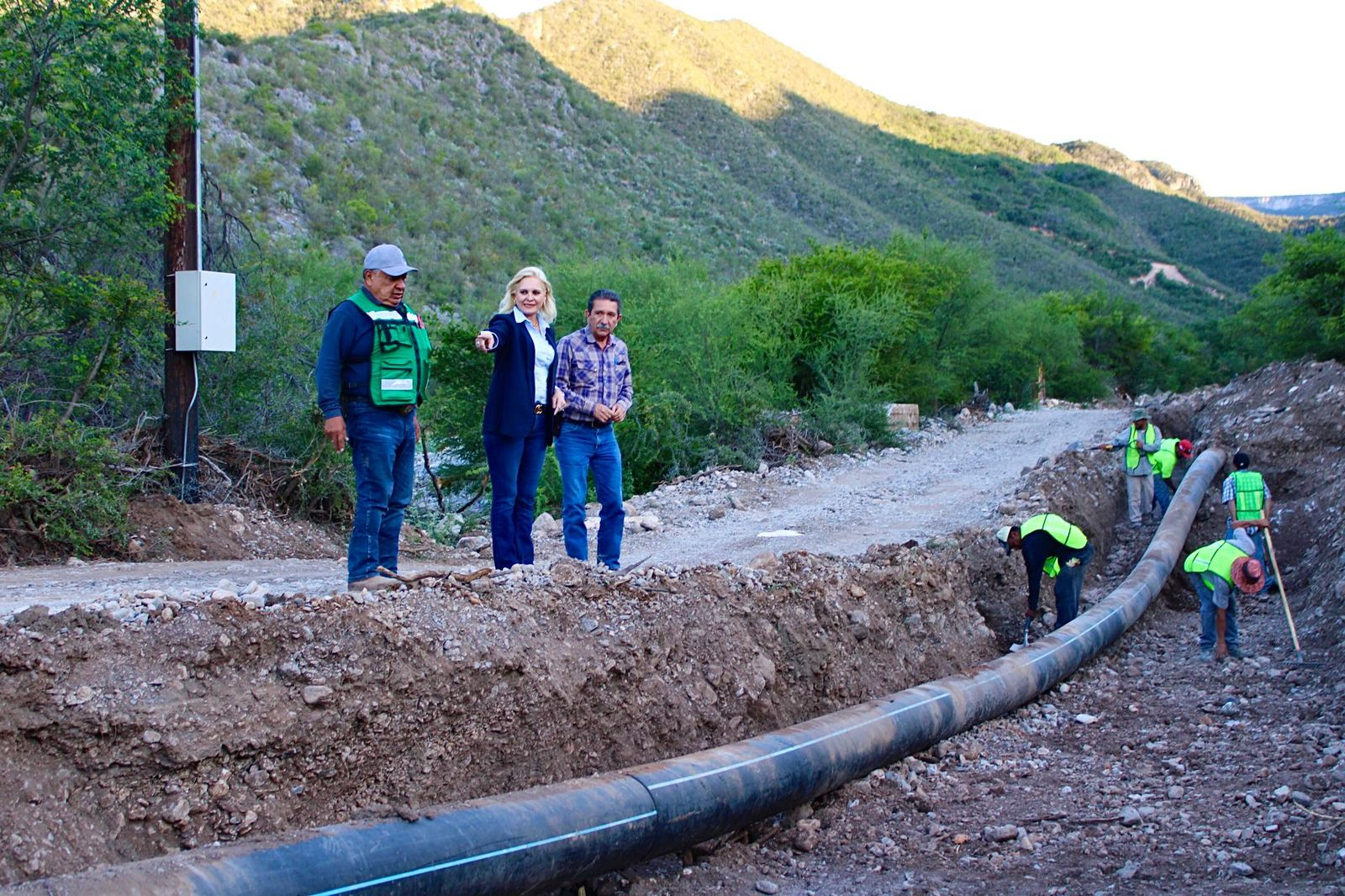 SUPERVISA ALCALDESA LAURA JIMÉNEZ OBRA DE CAMBIO DE TUBERÍA EN PALAÚ