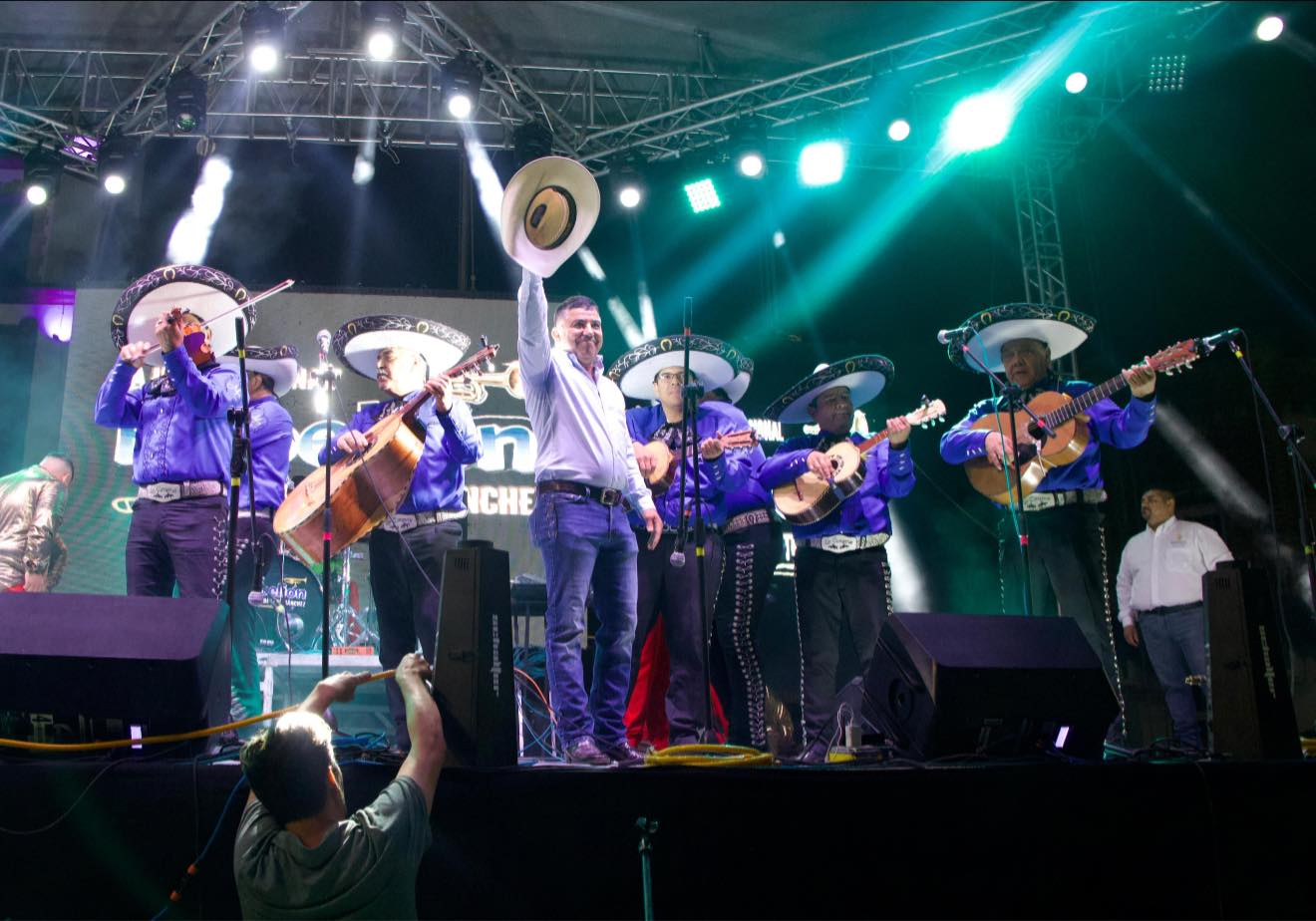 SABINAS CELEBRA A LO GRANDE A LAS MADRES CON MÚSICA, REGALOS Y UN AMBIENTE LLENO DE ALEGRÍA