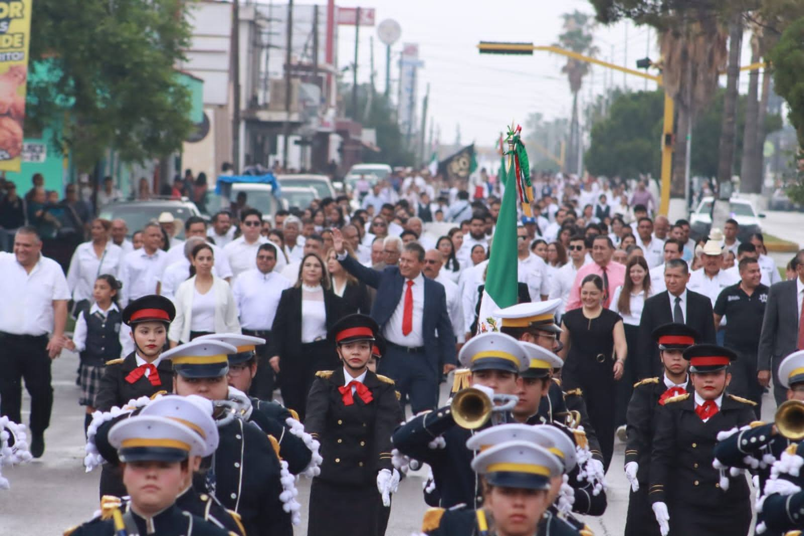 NUEVA ROSITA CONMEMORA EL 163 ANIVERSARIO DE LA BATALLA DE PUEBLA CON DESFILE CÍVICO