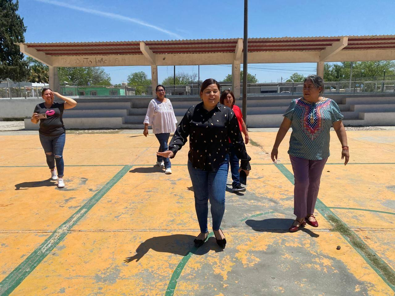 SUPERVISA ALCALDESA ADRIANA VALDÉZ LA PLAZA CENTENARIO PARA INICIAR TRABAJOS DE REHABILITACIÓN