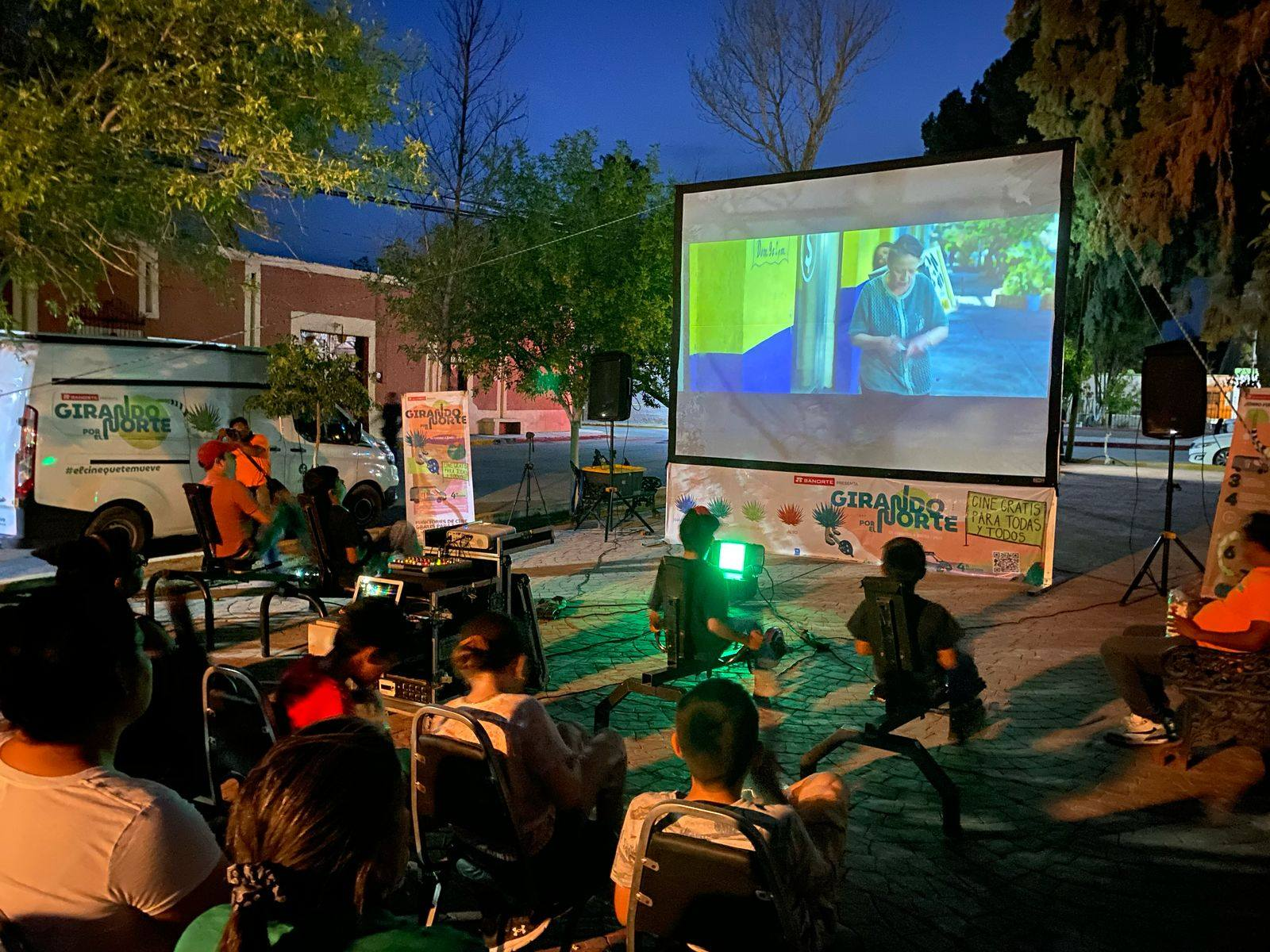 LA ALCALDESA ADRIANA VALDÉZ LLEVA CINE, CULTURA Y CONVIVENCIA A LAS FAMILIAS DE OCAMPO CON CINE MÓVIL TOTO