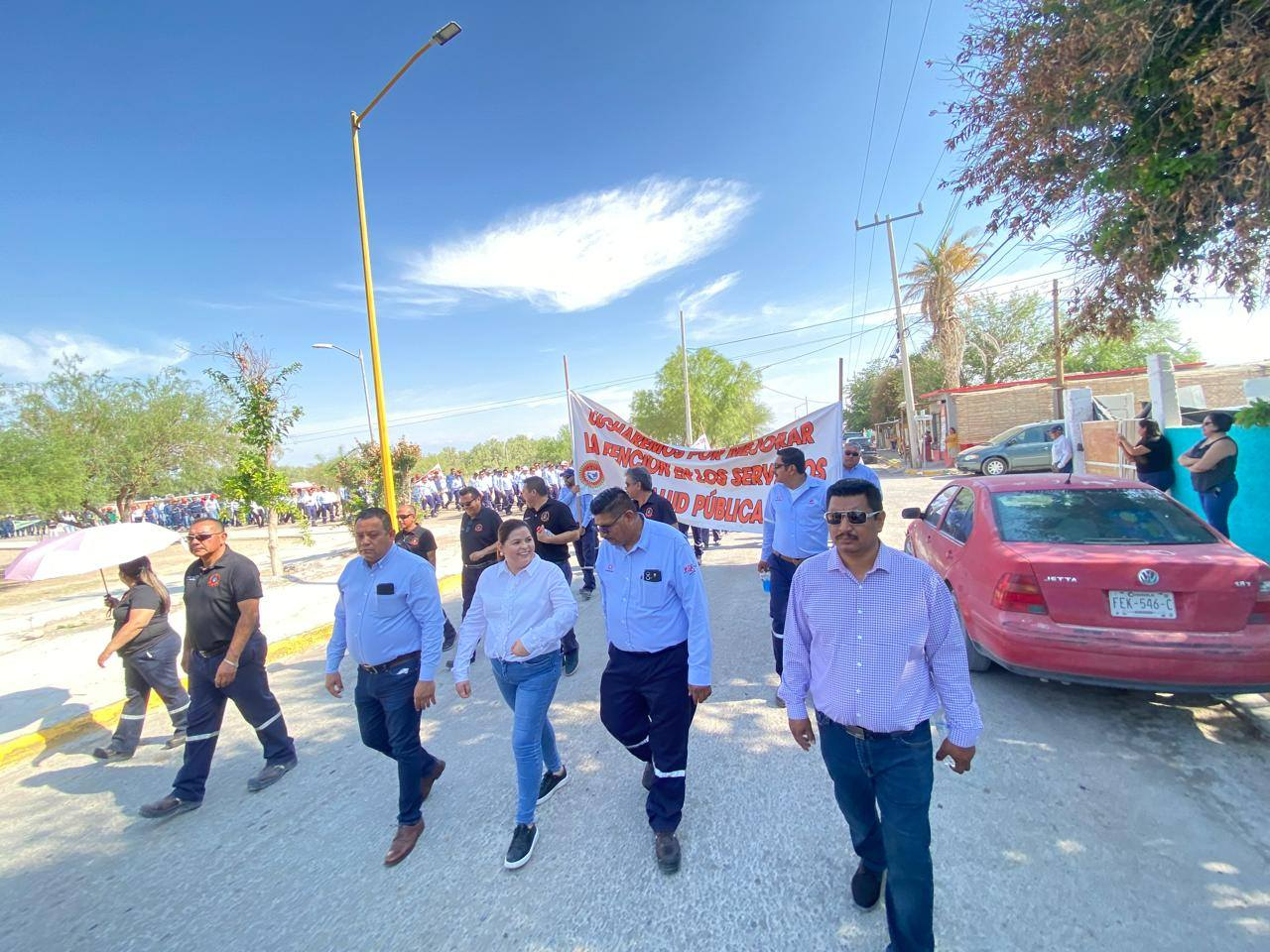 LA ALCALDESA ADRIANA VALDÉZ ACOMPAÑA A TRABAJADORES EN DESFILE POR EL DÍA DEL TRABAJO EN LAGUNA DEL REY