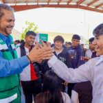 GOBIERNOS DE MANOLO Y TOMÁS CONTINÚAN ENTREGANDO APOYOS A ESCUELAS