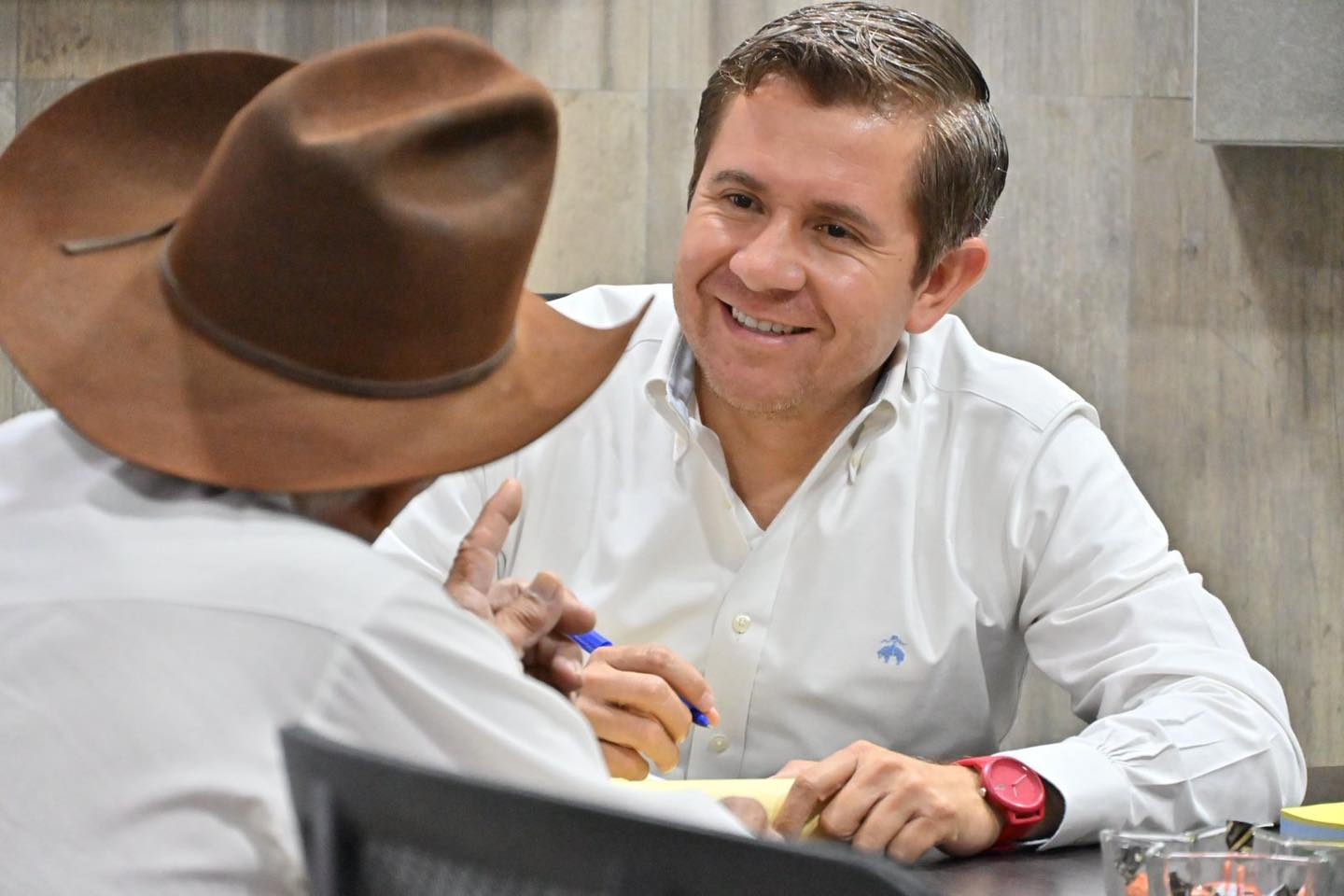 ALCALDE HUGO LOZANO ATIENDE DIRECTAMENTE A LA CIUDADANÍA EN SAN BUENAVENTURA