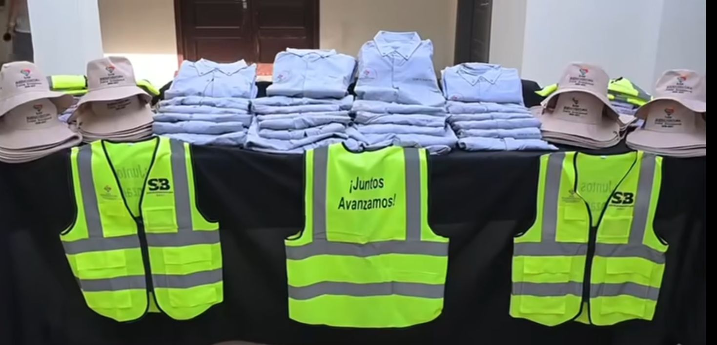 ENTREGA DE UNIFORMES FORTALECE AL DEPARTAMENTO DE SERVICIOS PRIMARIOS EN SAN BUENAVENTURA
