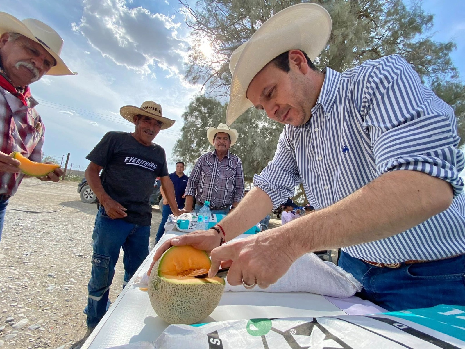 EN LA REGIÓN DE LOS GRUPOS RECONOCEN TRABAJO DEL ALCALDE FERNANDO OROZCO LARA