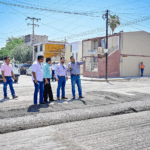 ALCALDE DE MONCLOVA CARLOS VILLARREAL SUPERVISA ARRANQUE DE RECARPETEO EN LA COLONIA MIRAVALLE