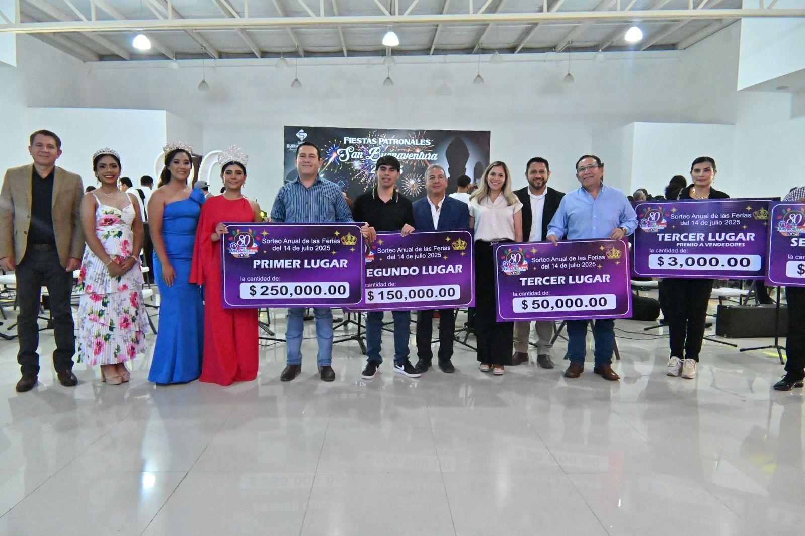 EN SAN BUENAVENTURA, COMITÉ DE FERIA ENTREGA CHEQUES A GANADORES DEL SORTEO ANUAL
