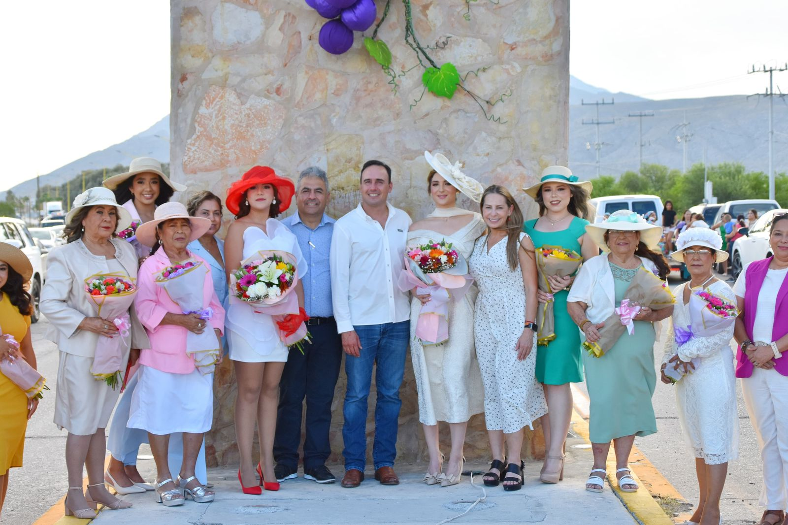 UNIDOS EN TRADICIÓN Y ALEGRÍA: CUATRO CIÉNEGAS RECIBE A SU REINA DE FERIA 2025