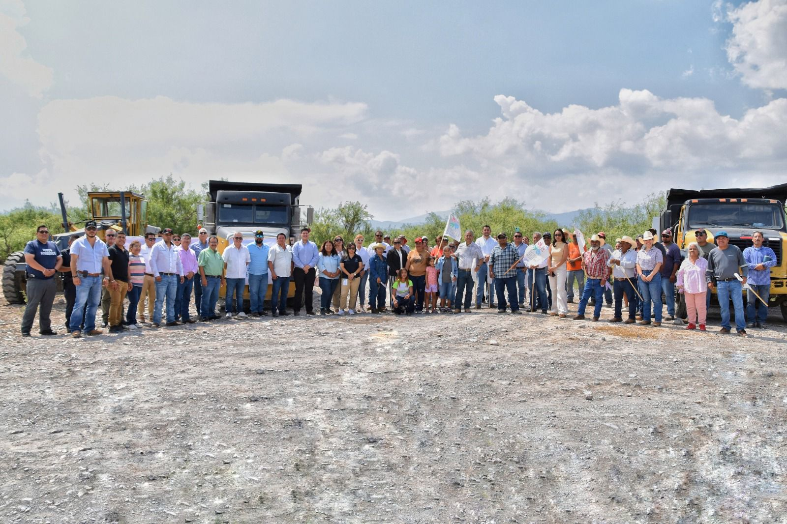 CUMPLE VÍCTOR LEIJA SU COMPROMISO CON COMUNIDADES RURALES DE CUATRO CIÉNEGAS