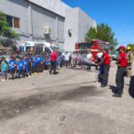 BOMBEROS ENSEÑAN A LA NIÑEZ PRIMEROS AUXILIOS Y PREVENCIÓN DE ACCIDENTES 