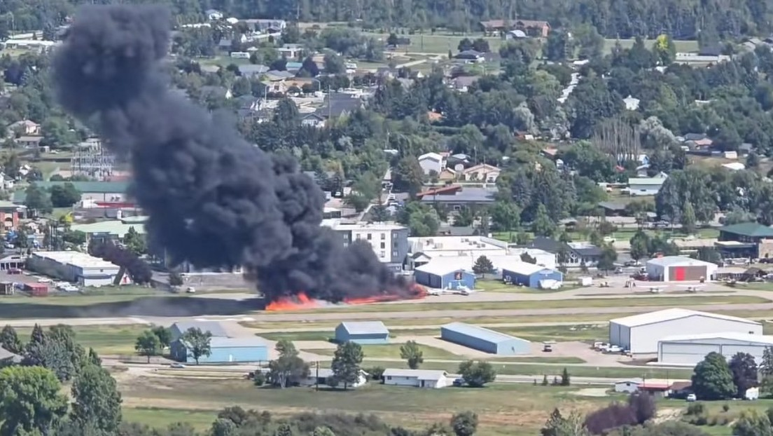 AVIONETA SE INCENDIA TRAS CHOCAR CON OTRA AL ATERRIZAR EN AEROPUERTO DE EE.UU