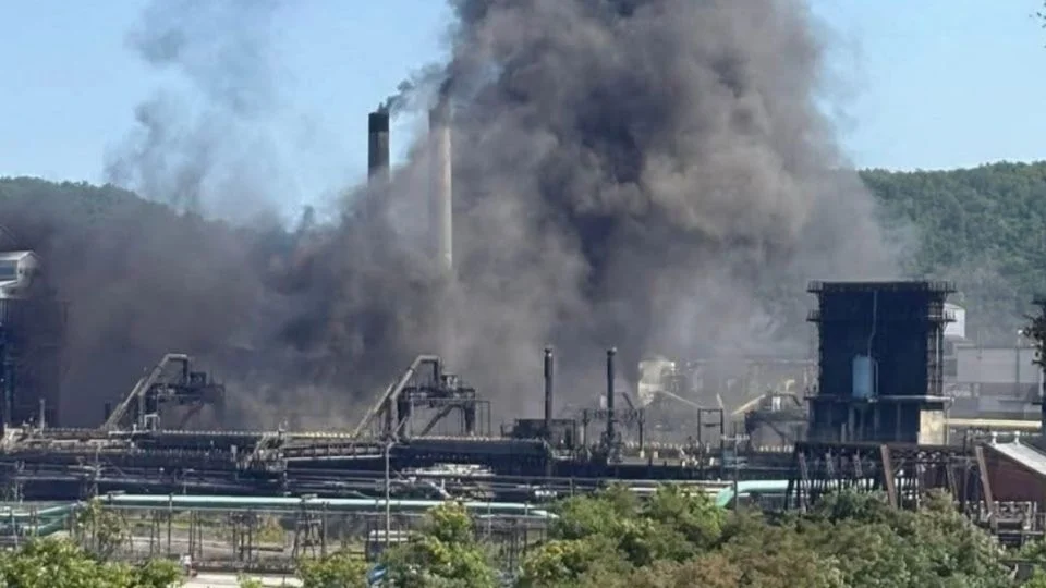 EXPLOSIÓN EN PLANTA DE ACERO EN PENNSYLVANIA DEJA DECENAS DE PERSONAS HERIDAS Y ATRAPADAS BAJO LOS ESCOMBROS