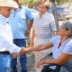 NUESTROS ADULTOS MAYORES NO DEBEN SER ABANDONADOS”: ALCALDE CHANO DÍAZ VISITA A DOÑA ROSA EN LA VILLA DE CLOETE
