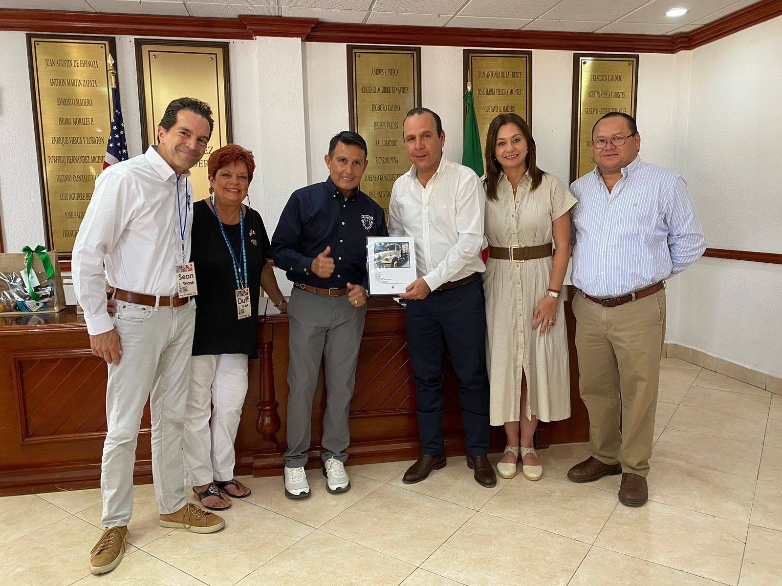 RECIBE PARRAS DE GRAPEVINE LA DONACIÓN DE UN CAMIÓN PARA ABASTECER DE AGUA A EJIDOS