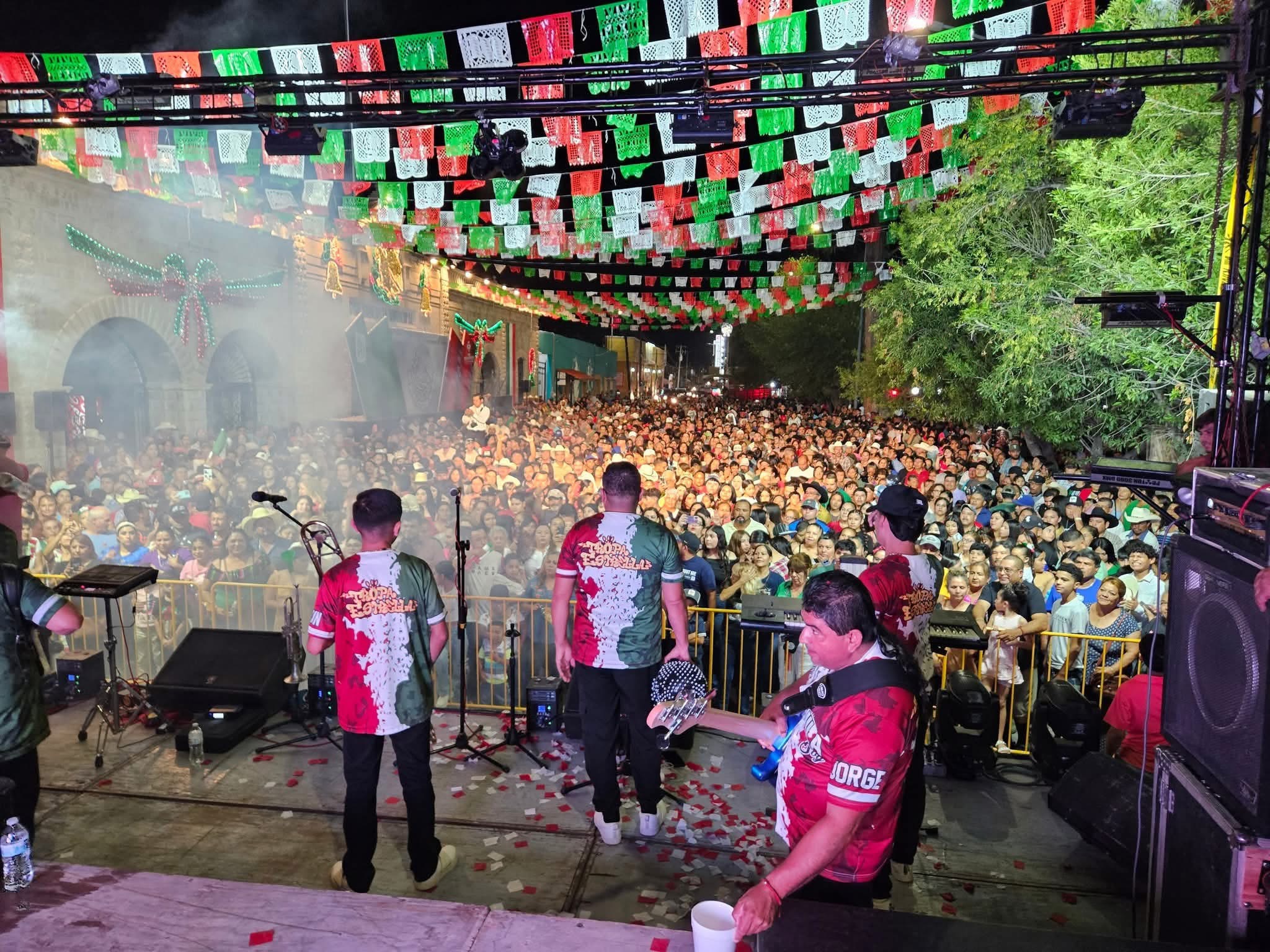 SÚPER AMBIENTADA FIESTA PATRIA EN SAN BUENAVENTURA CON LA TROPA ESTRELLA