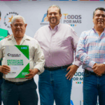 FAMILIAS DE RAMOS ARIZPE CELEBRAN LA ENTREGA DE SUS ESCRITURAS