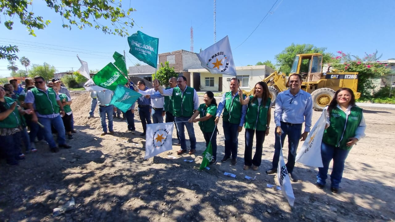 GOBIERNO DE COAHUILA DA BANDERAZO DE ARRANQUE A LA PAVIMENTACIÓN EN LA COLONIA SARABIA DE SABINAS