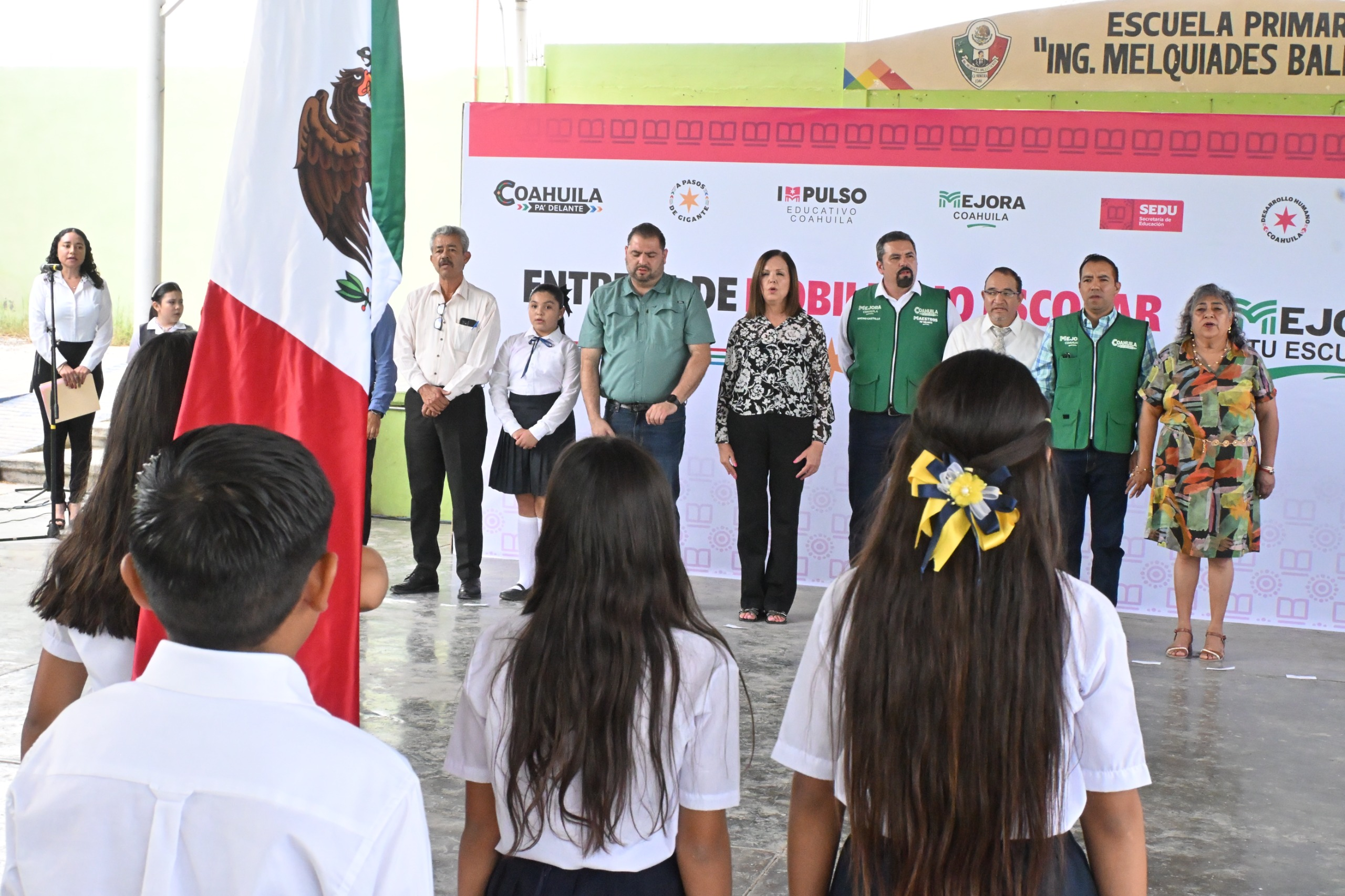 SARI PÉREZ Y MANOLO JIMÉNEZ REFUERZAN LA EDUCACIÓN EN FRONTERA