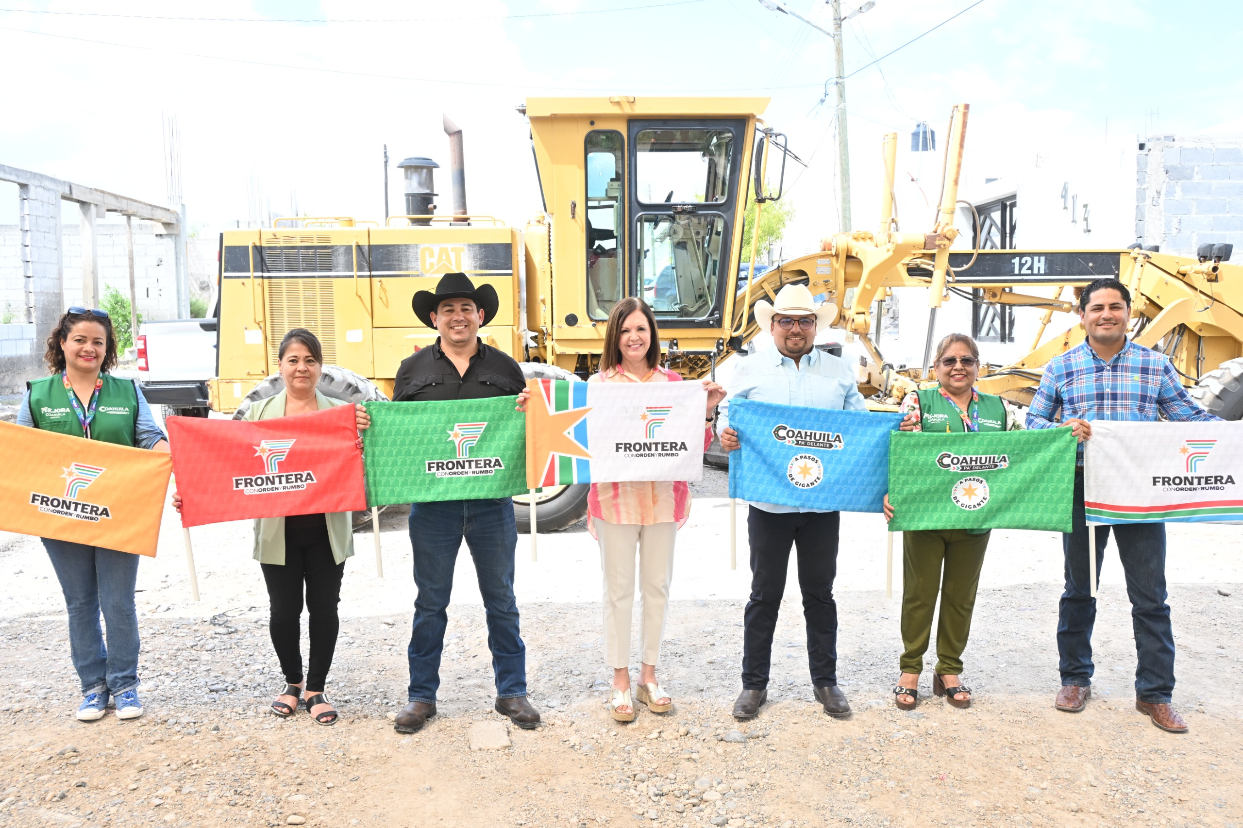 SARI PÉREZ ARRANCA PAVIMENTACIÓN EN LA COLONIA HÉROES DE NACOZARI