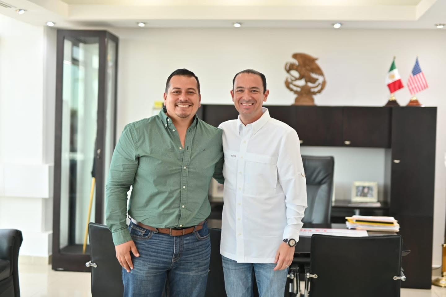 JAVIER FLORES Y NIRIA ISABEL RECIBEN DONATIVO ORTOPÉDICO EN ACUÑA