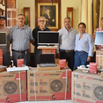 VÍCTOR LEIJA CUMPLE COMPROMISO CON LA SECUNDARIA VENUSTIANO CARRANZA: ENTREGA COMPUTADORAS Y MINISPLITS