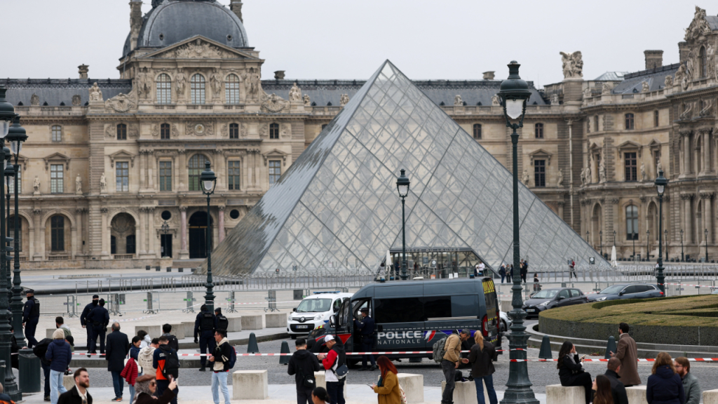 POLICÍA FRANCESA PODRÍA DETENER A LADRONES DEL LOUVRE, PERO ES IMPROBABLE QUE RECUPERE SU BOTÍN