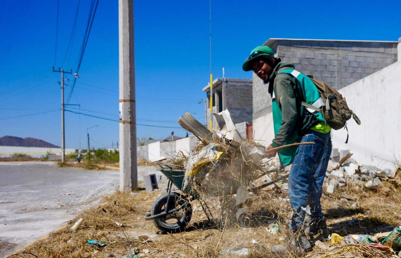 SIGUEN LIMPIANDO BRIGADAS MUNICIPALES DIVERSOS SECTORES DE RAMOS ARIZPE