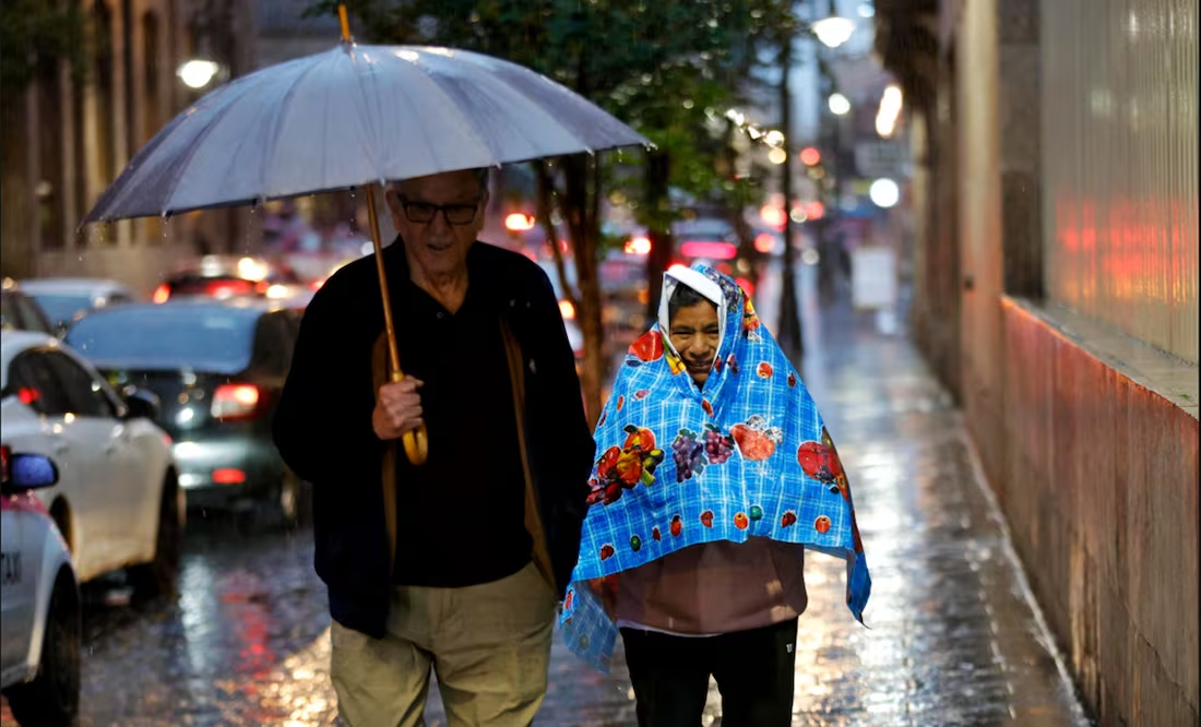 LLOVERÁ FUERTE EN 21 ESTADOS DEL PAÍS, ALERTA SMN; SE APROXIMA FRENTE FRÍO EN EL NORTE