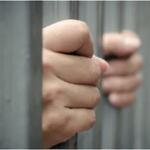 SENTENCIAN A 98 AÑOS DE PRISIÓN A HOMBRE POR SECUESTRAR Y GOLPEAR A SU ESPOSA EN MONCLOVA