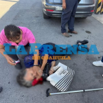 MUJER DE LA TERCERA EDAD RESULTA HERIDA TRAS SER EMBESTIDA EN REVERSA EN LA ZONA CENTRO
