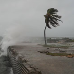 HURACÁN MELISSA SE DEGRADA A CATEGORÍA 4M PERO SIGUE SIENDO “UNA TORMENTA EXTREMADAMENTE PELIGROSA”
