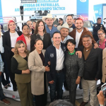 YESICA SIFUENTES RECIBE DOS PATRULLAS ENTREGADAS POR EL GOBERNADOR MANOLO JIMÉNEZ