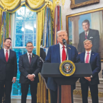 TRUMP EXIGE A ISRAEL QUE DEJE DE BOMBARDEAR GAZA PARA NEGOCIAR LA ENTREGA DE REHENES; HAMAS ESTÁ LISTO PARA LA PAZ, DICE