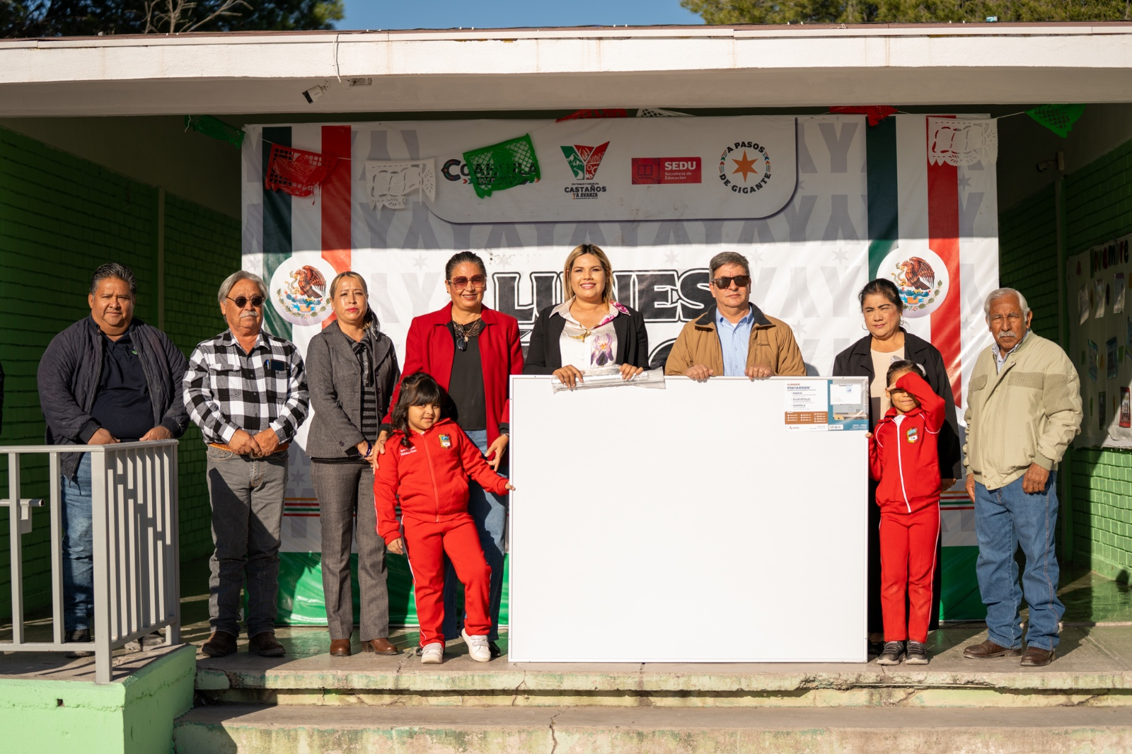 FORTALECE YESICA SIFUENTES VINCULO CON LA COMUNIDAD EDUCATIVA DE CASTAÑOS