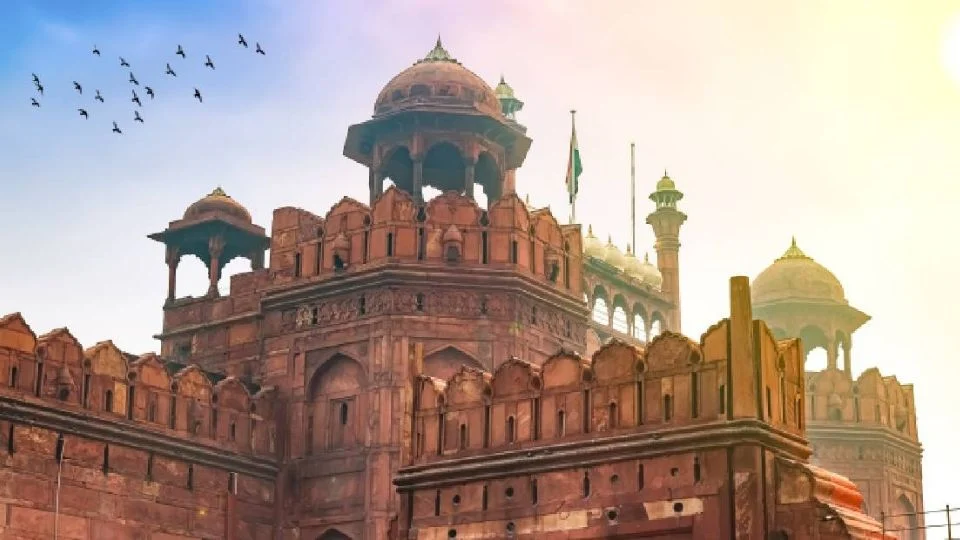 EXPLOSIÓN EN ZONA TURÍSTICA DE INDIA DEJA AL MENOS OCHO M*ERTOS Y 15 HERIDOS
