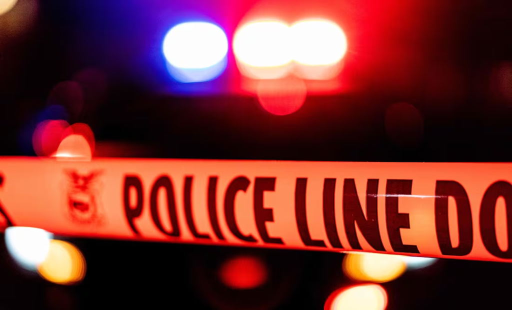 HOMBRE PRENDE FU3GO A UNA MUJER EN TREN DE CHICAGO Y HUYE