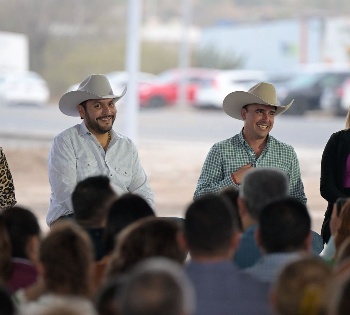 ALCALDE DE MONCLOVA RECONOCE RESULTADOS DEL SEGUNDO INFORME DE GOBIERNO DE MANOLO JIMÉNEZ