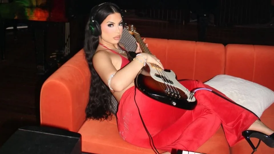 AS*SINAN A LA CANTANTE MARÍA DE LA ROSA EN UN TIR*TEO EN LOS ÁNGELES