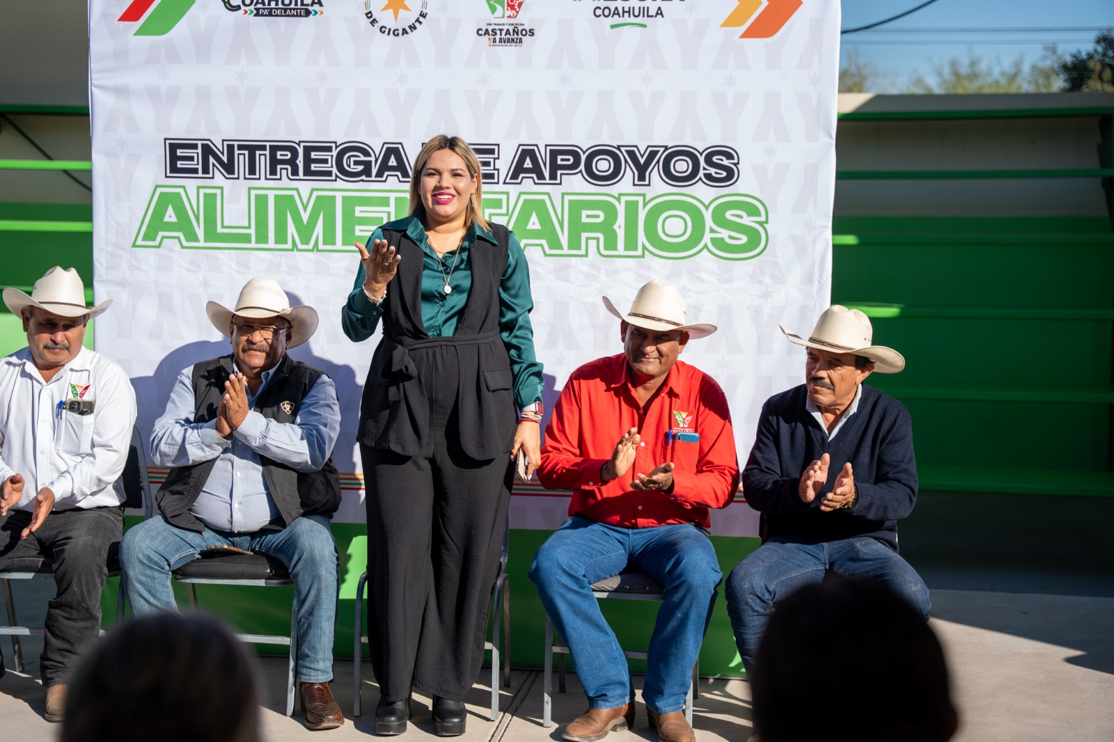 ENTREGA YESICA SIFUENTES PROGRAMA ALIMENTARIO A FAMILIAS DE EJIDOS DE CASTAÑOS
