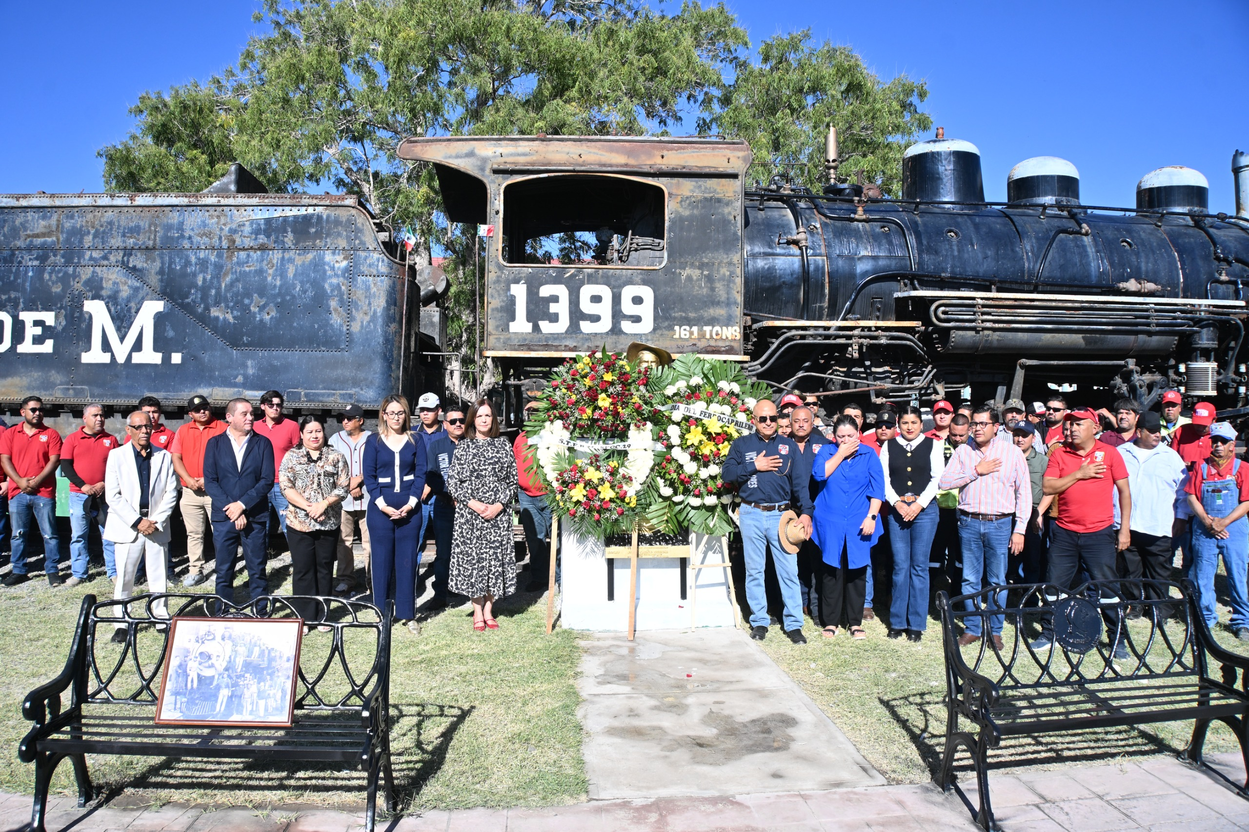 SARI PÉREZ RINDE HOMENAJE A LAS Y LOS FERROCARRILEROS EN SU DÍA