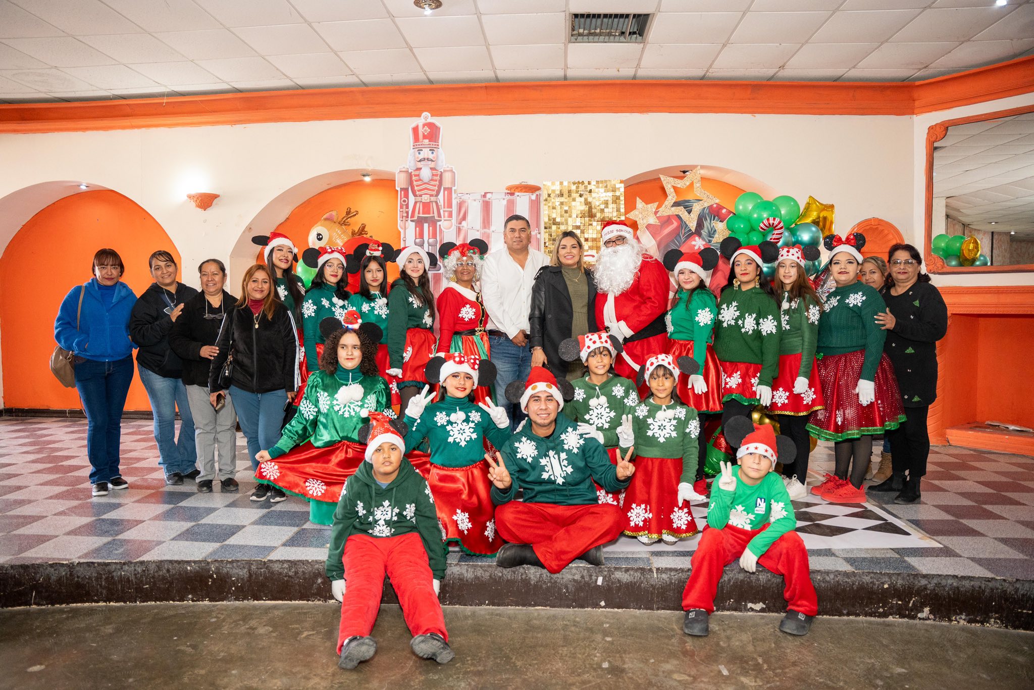 CELEBRA YESICA SIFUENTES MAGIA DE LA NAVIDAD CON ADULTOS MAYORES Y PERSONAS CON DISCAPACIDAD EN CASTAÑOS