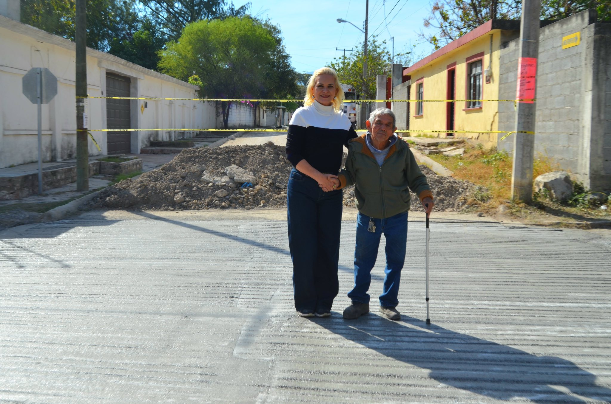 ALCALDESA DE MÚZQUIZ, LAURA JIMÉNEZ, SUPERVISA AVANCES EN OBRA DE PAVIMENTACIÓN