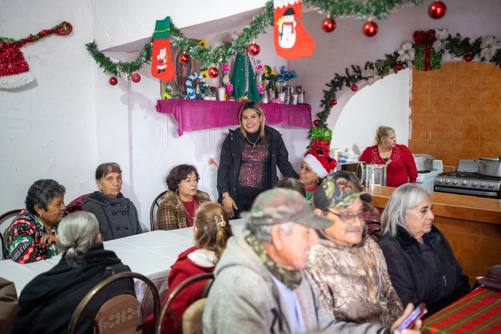 CELEBRA YESICA SIFUENTES POSADA NAVIDEÑA CON LOS ADULTOS MAYORES