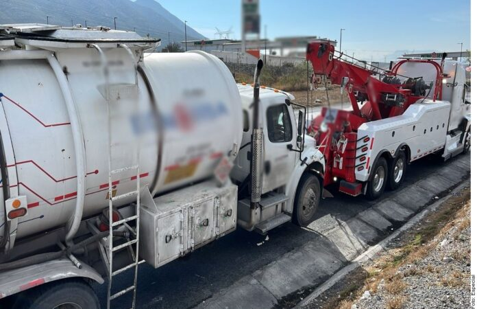 DECOMISAN 20 MIL LITROS DE HUACHICOL EN LA SALTILLO – MONTERREY